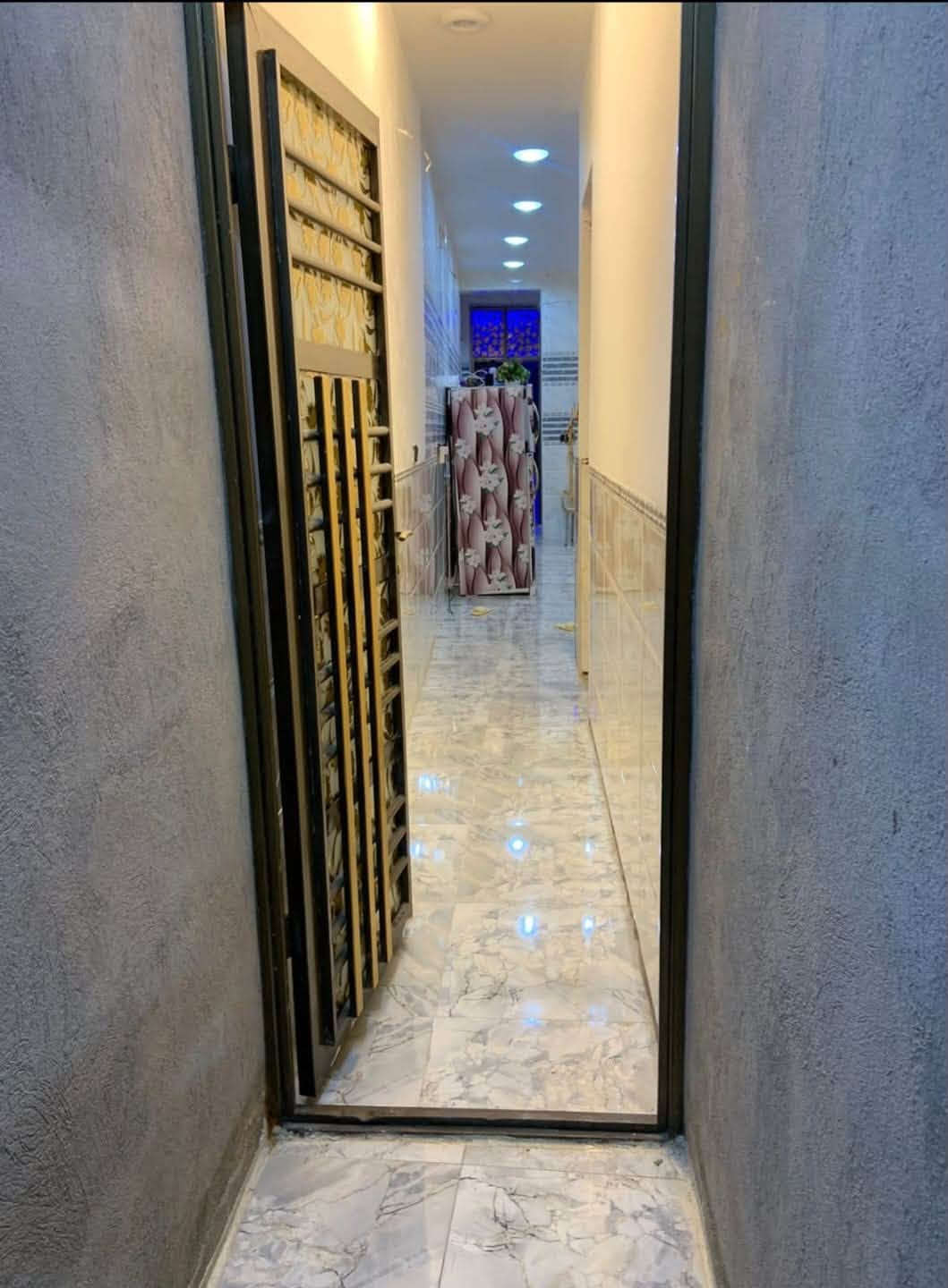 السلام عليكم دار للبيع واقع حال مكاتبه فقط مساحته 110 متر بناء جديد رفت طابوك صب سقف بيتونه كاشي سراميك شغل درجه اولى مابي نقص كامل موقعه ام الكبر والغزلان قرب حي اور فرع مخبز الروعه بنهايته بصف الطابو منطقه هادئه مشتغله ع ايدي بدون مراوس بدون قسط نقد فقط سعره 65 مليون بي مجال بسيط للاستفسار ***********

نص مكتوب في الصور:
- ٣٣% جليل قبل ٢٨ دقيقة