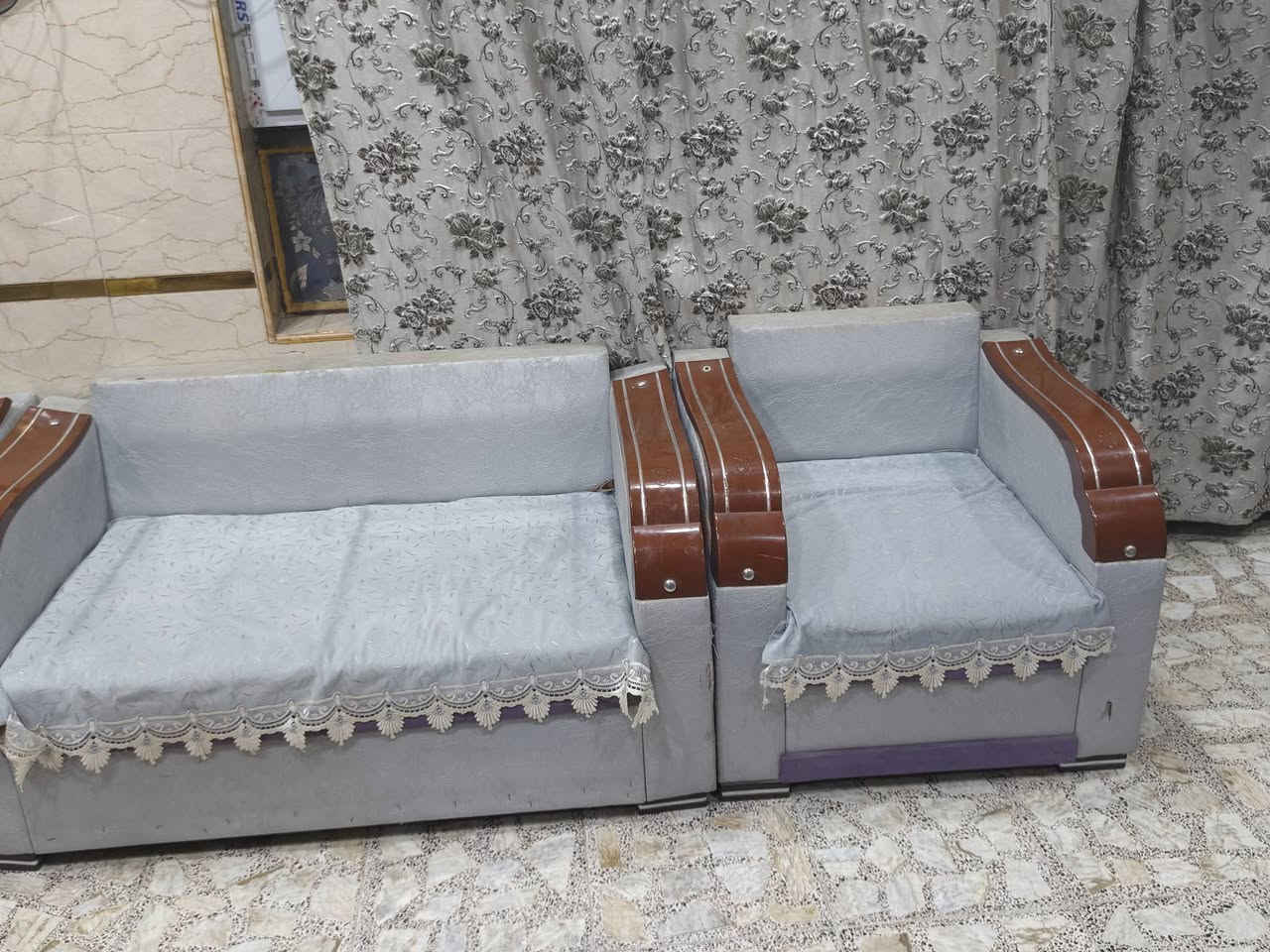 السلام عليكم تخم للبيع العدد
٢حجم كبير 
١وسط 
٢ صغير 
نضاف مكاني نجف حي النداء مجمع بيتي للتواصل واتساب ورقم *********** السعر 200 وبي مجال قليل
