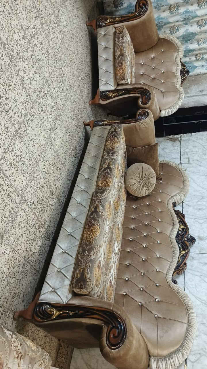 تخم ملكي 10 مقاعد اخو جديد اي ضرر مابي نضافه فووول ثكيل خشب قوي تكمه سعر 375 بي مجال مكان البياع  *********** يوجد واتساب
