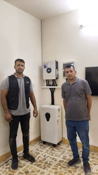 منظومة شمسية • ٦ ألواح لونجي ٦٥٠واط • بطاريات ليثيوم ١٧٫٥
