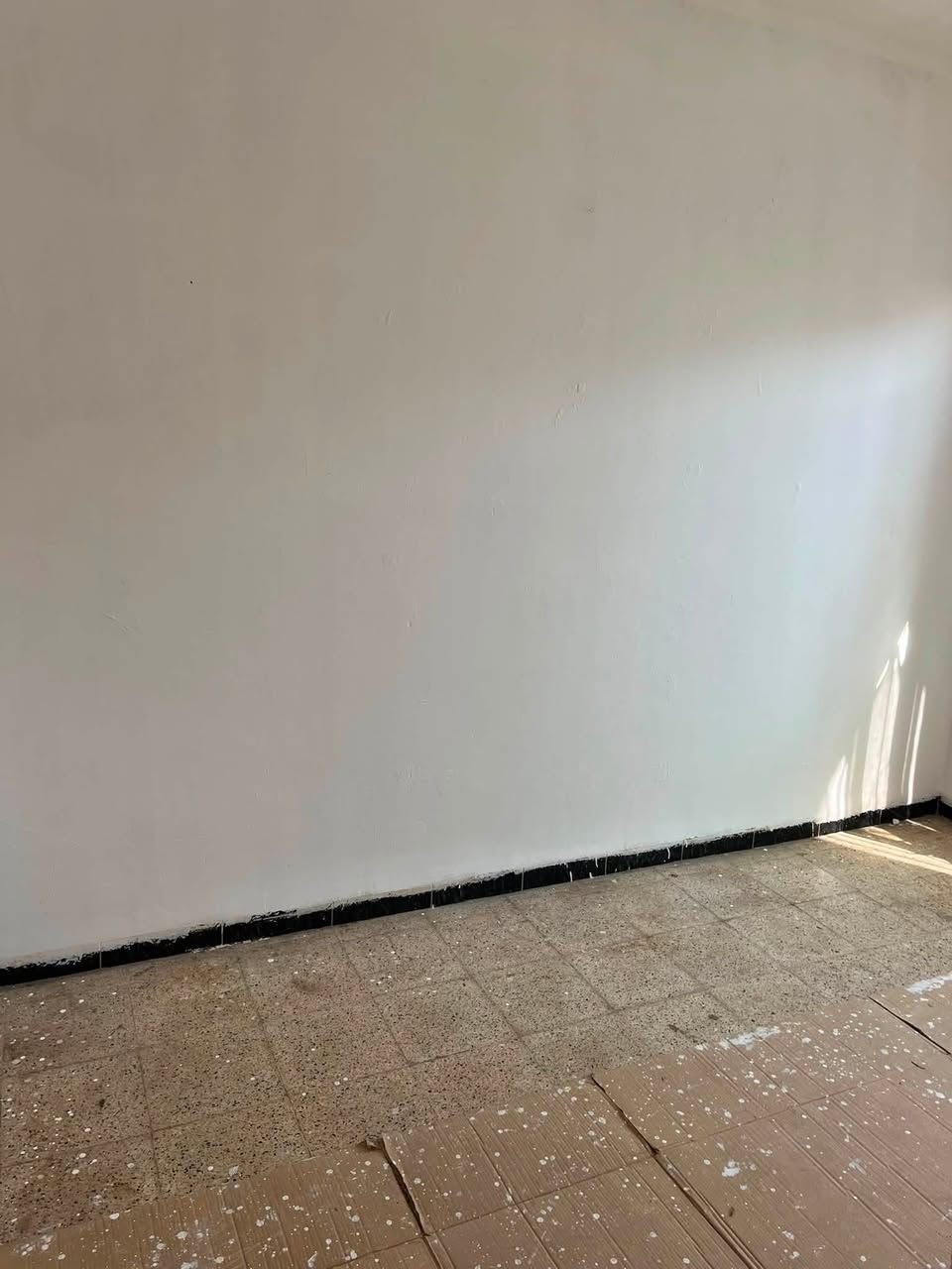 السلام عليكم 🫡 بيت 🏠 للايجار حي الاخاء 100 متر مربع طابقين الأرض غرفتين هول هول صحيات الثاني غرفتين هول السعر 375 بي مجال البيت للايجار بس اش يحتاج مصرف على ابو البيت صبغ جديد كهربائي جديد التواصل مع مكتب صفوان السنجاري في شقق الخظراء او على الارقام التالى *********** اسيا ***********
