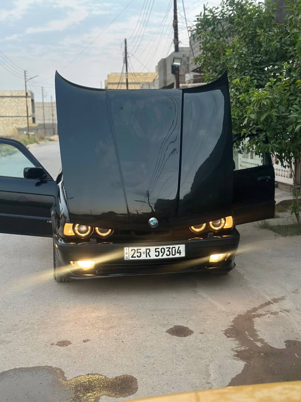 السلام عليكم ورحمة الله
تبارك الرحمن 
BMw525 
موديل ١٩٩٢
مكينه كير ضفيره عقل مال صقر موديل ٢٠٠٠خير من الله
مكينه3000
السيارة تبريد الحمد لله
تدفئة ساونه
كشنات جلد بلاد وتدفئه
أربعة جام كهرباء
فتحه سقف ثلاث حركات
تخم تايرات جدد
منظومة بانزين كامله السيارة نص نكره سلف أي ادفانز ما بيه السيارة الفضل لله ها البانزين عادي
منظومة مي خير من الله ويه التبريد جوه النص بعود
مري جانبيه كهرباء وشغاله
منظومة زنون عالي ناصي
اخوان السيارة بدون أي ضرر فقط صبغ جماليه
آسف على الاطاله السيارة كاملة والكمال لله
رقم كركوك بسمي السيارة سنويا لل٢٠٣٠
مكاني بغداد ***********
السعر ٧٨$
