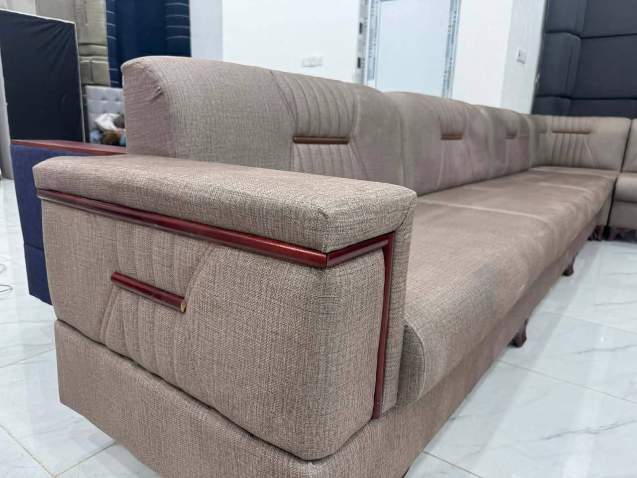 صباح العافيه عليكم ديوان تسكام درجه اولى           يكفي مساحه ٦*٤ ديوانين نفس لون

ينباع ٢٠نفر او ١٠ نفر تسكام شرط تفتح وتشوف بعينك اسفنج مميز اول ١٠سم 

بيع او مراوس 

للستفسار ع رقم *********** واتساب اتصال 

العنوان كوت زين القوس شارع مله قرب مجمع تركي
