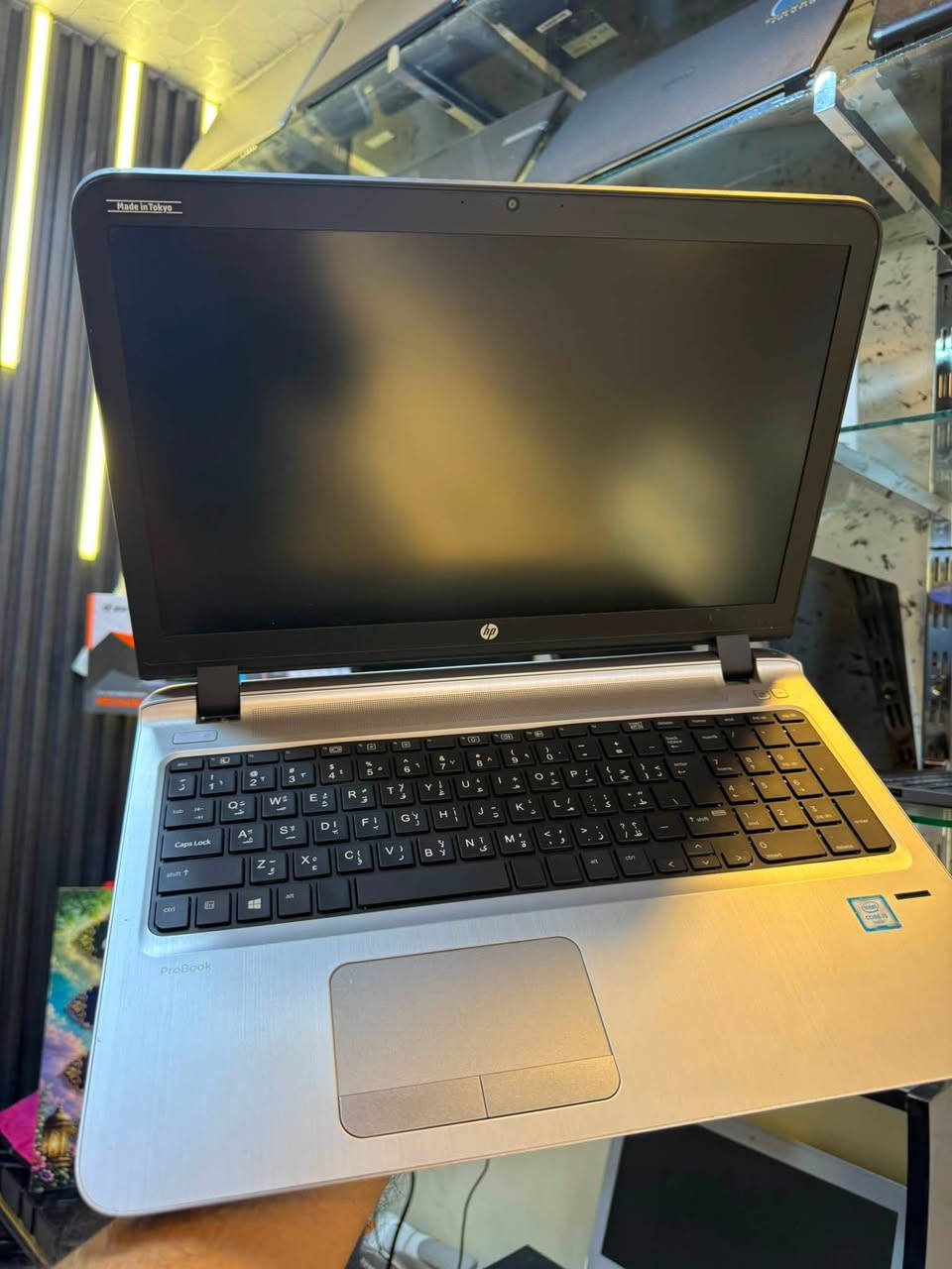 لطلبة الدراسات العليا هذا العرض يخدمكم 
HP - PROBOOK
COR I 5 -G6
RAM 8 
ذاكرة 256 SSD 
حجم 15.6
كيبورد عربي إنكليزي 
الباتري ممتاز 
جاهز البرامج والوندوز وبرامج الدراسة 
يحتوي على CD
منافذ USB عدد 4
منفذ LAL
منفذ HD
نظافة اكثر من 95‎%‎
مكتب البرشا للحاسبات ***********
