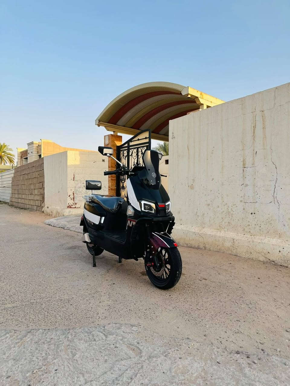 السلام عليكم
للبيع: موطور شحن صاعقة موديل 2025
الموديل: 2025
الأنظمة: نظام بارك (Park) + نظام R (رجوع للخلف) + مثبت سرعة.
الإنارة والإشارات: إشارات يمنة ويسرة.
الملحقات: يجي وياه سويج و2 بصمة.
السعر: [825]
للتواصل : *********** ( واتساب)
