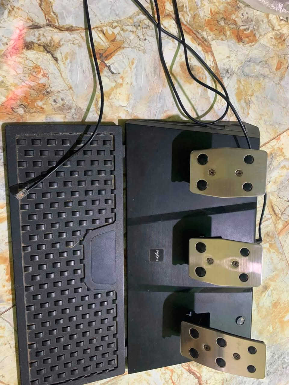 دركسون v9 للبيع جديد كارتون مستخدم شي قليل لفه كامله او نص لفه كير عادي
السعر ١٢٠ بي مجال قليل 
العنوان ذي قار 
للاستفسار ***********واتساب
