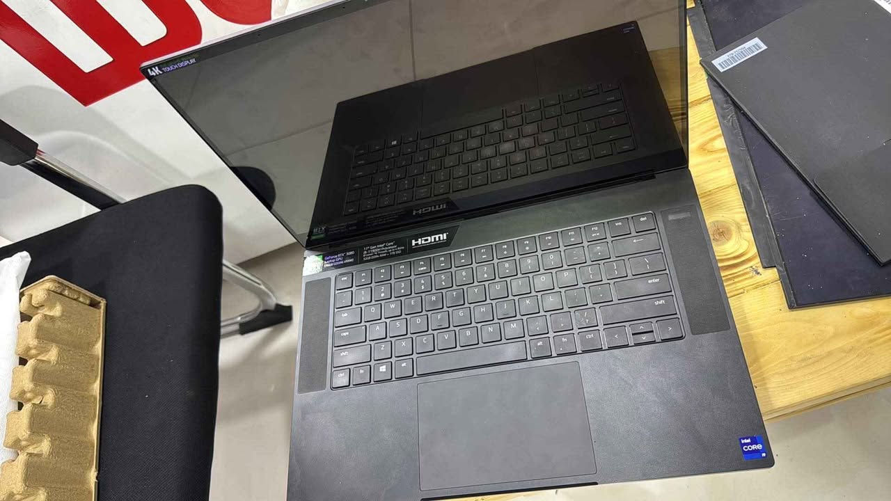 Core i9
Gen 11
Ram 32
Hard 1 TB
RTX 3080 
Gheaphoch - 16 - GB
Screen Touch - 4K أربيل, العراق
