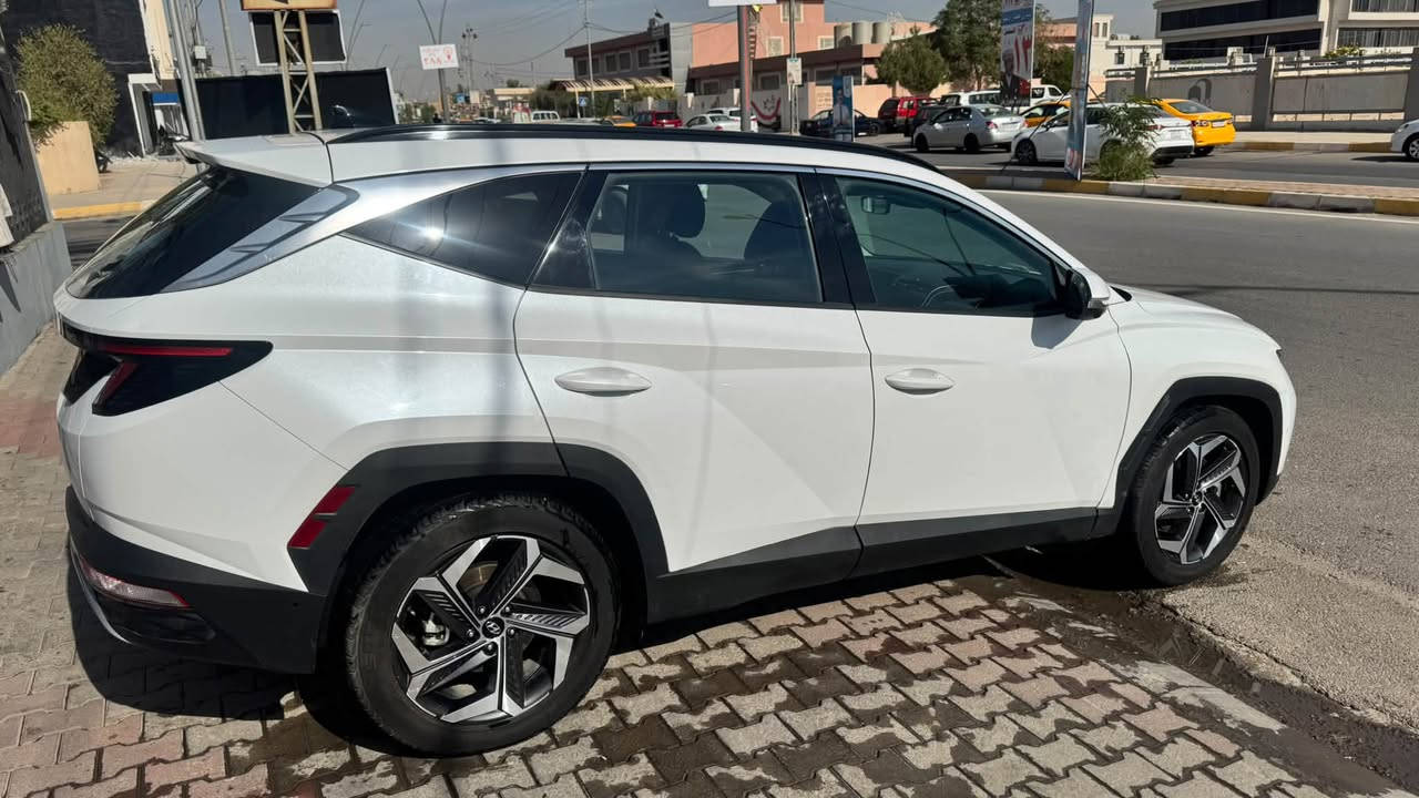 🚘 للبيع هونداي توسان 2022 Limited VIP
السلام عليكم ورحمة الله وبركاته

🔥 هونداي توسان 2022 لمتد VIP – فول مواصفات

📌 معلومات السيارة:

* الموديل: 2022
* الفئة: Limited VIP
* المحرك: 2500 سي سي
* العداد: 80,000 كم
* الحادث: جاملغ وبابين
* السعر: 195 ورقة وبي مجال

✨ المواصفات:

1. بصمة تشغيل + تشغيل عن بُعد.
2. فتحة سقف بانوراما.
3. داخل جلد أسود.
4. كامرات محيطية 360 درجة – خمس كامرات.
5. دشبول رقمي متغير.
6. كشن السائق كهرباء + ميموري + تدفئة + تبريد.
7. كشن الراكب الأمامي كهرباء + تدفئة + تبريد.
8. فتح الكامرة عند الإشارة بالدشبول.
9. تقديم وترجيع السيارة آلي.
10. كشنات خلفية تدفئة.
11. جنطة كهربائية شفط.
12. أشاير بالمرايا.
13. رادارات 360 درجة.
14. كير دكم.
15. أوتو هولد.
16. ويل كب كروم 
17. إيقاف ذاتي.
18. تحديد مسار + قيادة آلية + تحكم ببعد السيارة والتوقف الذاتي.
19. شفتات ستيرن للكير العادي.
20. بجم فول زينون + LED خلفي.
21. وباقي مواصفات الـ VIP.

رقم بغداد باسمي

💰 السعر: 195 ورقة وبي مجال

***********

