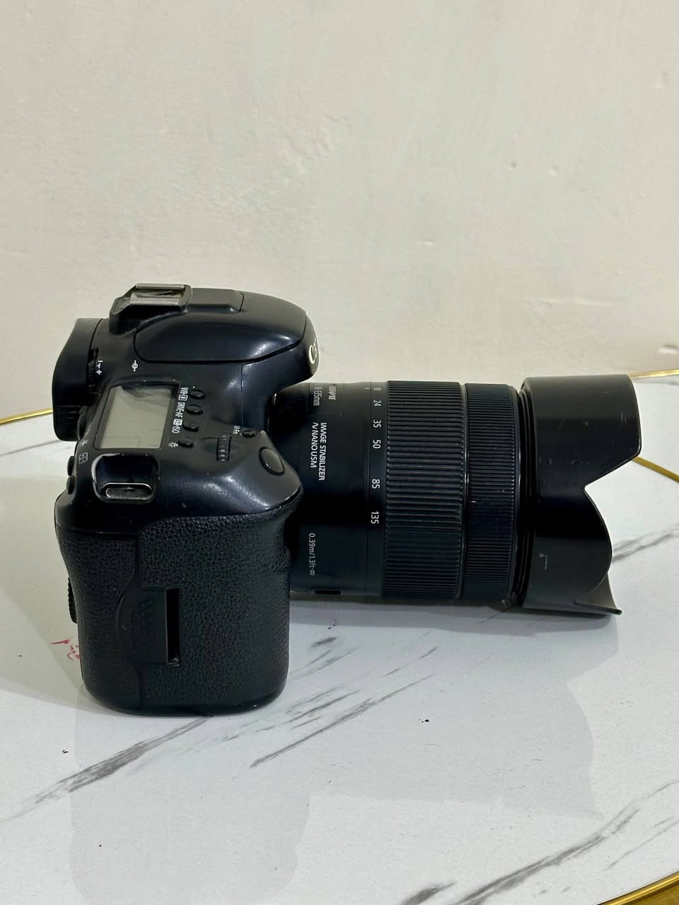 Canon 7D Mark II + عدسة 18-135 + 3بطاريات     + جنطة  حالة ممتازة باكيج كامل جاهز للعمل اقرأ الوصفللبيع كاميرا Canon 7D Mark II بحالة ممتازة جدًا، استخدام شخصي وخالية من أي عطل فقط الفلاش لا يعمل ، جاهزة للاستخدام مباشرة.

المواصفات والملحقات:
 كاميرا Canon 7D Mark II
 عدسة Canon EF-S 18-135mm
 3 بطاريات
 شاحن أصلي
 فلتر حماية للعدسة
 جنطة حمل

السعر: 650,000 دينار عراقي (قابل للتفاوض بالمعقول)
.***********
