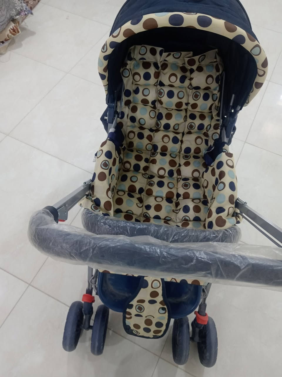 عربانة اطفال مستخدمه قلي داخل البيت للبيع سعر 45 عنوان كاطون الرحمه مقابيل فرن دبي للاتصال ***********
