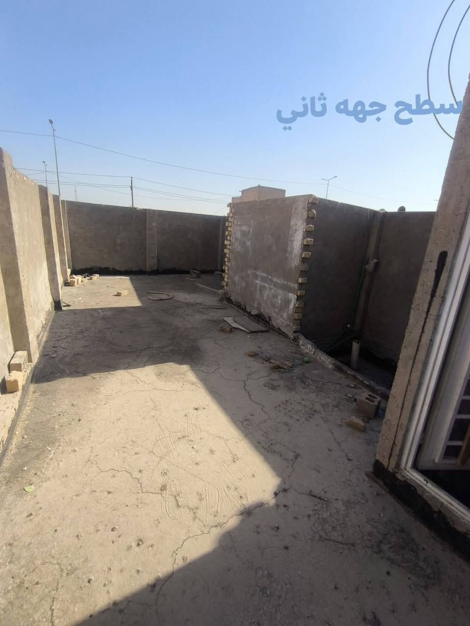 كامل الاوراق
سعر 40مليون وبي مجال 
بلوك وطابق بناء جديد
ومقيم كامل
مساحه 100م
حي العسكري شارع السبيس 
رقم الهاتف 
***********
بي واساب
