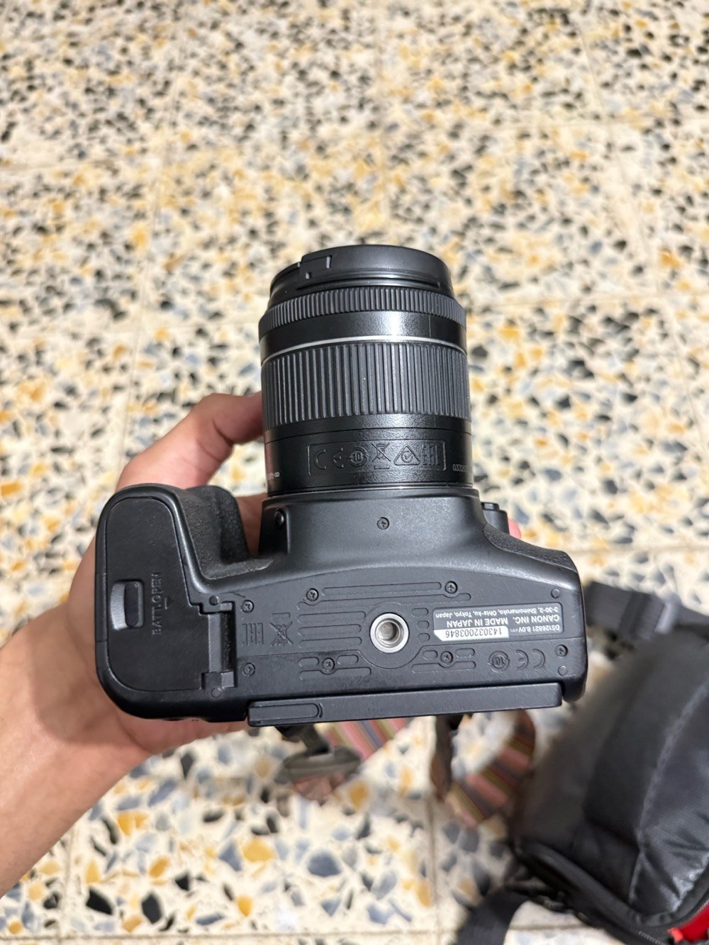 📸 للبيع Canon EOS 850D

كاميرا بحالة ممتازة جدًا، استخدام شخصي ونظيف، خالية من أي عطل أو خدش مؤثر، جاهزة للاستخدام مباشرة.

المواصفات:

* دقة 24.1 ميغابكسل.
* تصوير فيديو 4K وFull HD.
* شاشة متحركة تعمل باللمس.
* فوكس سريع وممتاز للصور والفيديو.
* مناسبة للتصوير الاحترافي وصناعة المحتوى.

الملحقات:
✔️ عدسة 18-55mm
✔️ البطارية الأصلية
✔️ الشاحن
✔️ كارد ريدر
مع حقيبة وحزام كتف

بغداد 
السعر 650
***********