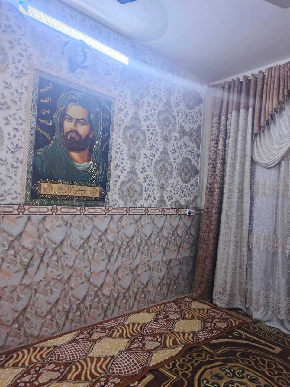 السلام عليكم بيت للبيع المنطقة ابو درع مساحة ١٠٠ قاط اونص اول فرع بل منطقة مقابل ام الكبر  منطقة كافه الخدمات بيه السعر 90 اوبي مجال  للستفسار *********** او امراوس ابحي الكوفه
