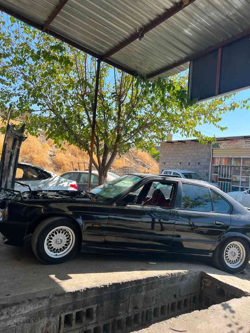 بە ناوی خودای گەورە 
خوار هەموو بازاڕ.
ئاڕم پلاستیک سلێمانی BMW E34
٥٢٠ ١٩٩١
موسو بڕاوە وەرگەڕەو بە شەرت 
گێڕ مەکینە ئەکسل بە شەرت
ژ.م ***********
