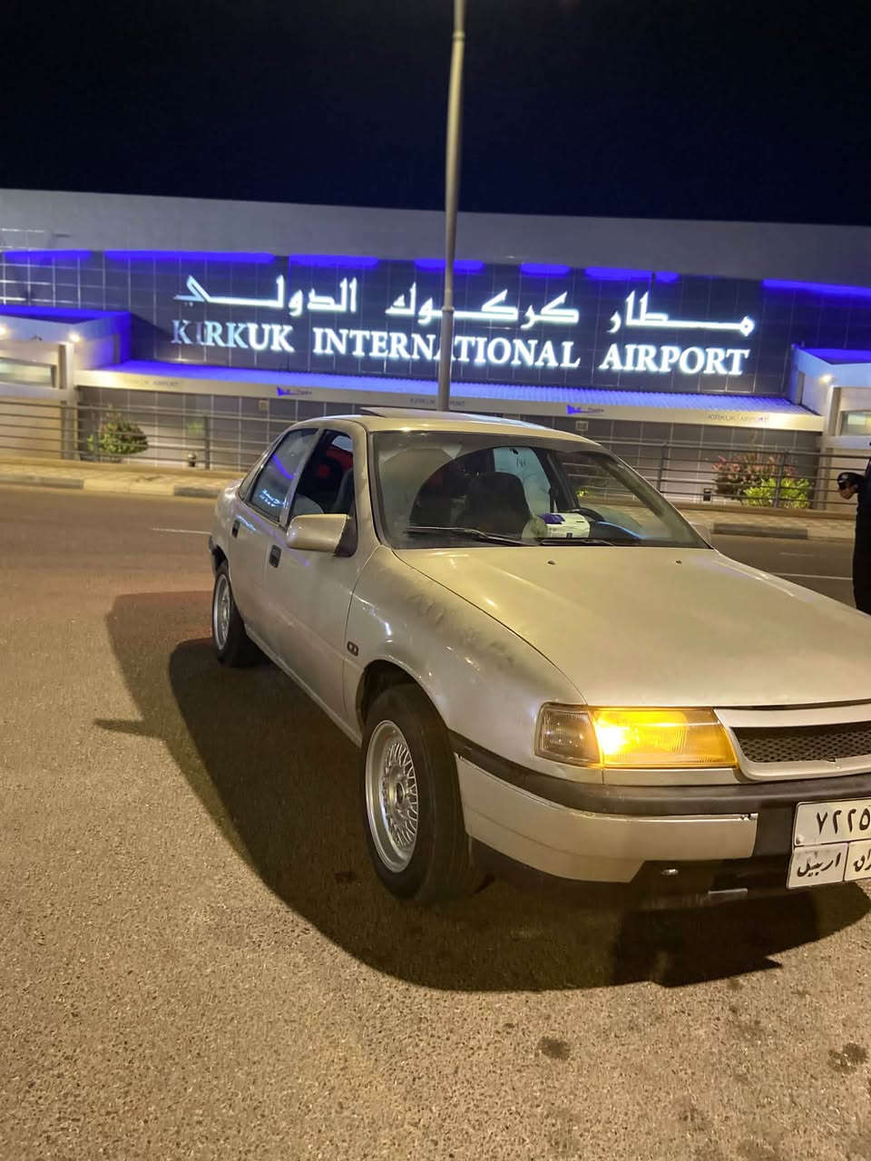 سلام عليكم للبيع او مراوس حسب القناعه أوبل فكترا موديل 1992سقف سلايت حجم 20دفتر بانزين سنويه منتهي 2025كير عادي كير محرك بشرط تخم تاير جديد حجم 15 ويل كروم بدون خياس هلال واحد معمر  بدون ضرر فقط طخه خفيفه بل مصطره وره بدون دواخل شرط التحويل و الوكاله لايتات زينون كهربائي كامل سعر 36 وبي مجال عنوان كركوك رقم الهاتف ***********سياره بس بيها جراد صبغ
