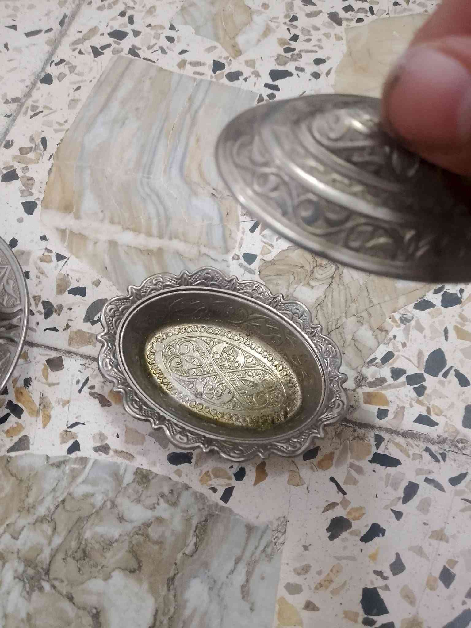 سلام عليكم عندي ذني للبيع الاصلي كلمن وسعره
ويوجد توصيل بكروه 
***********
