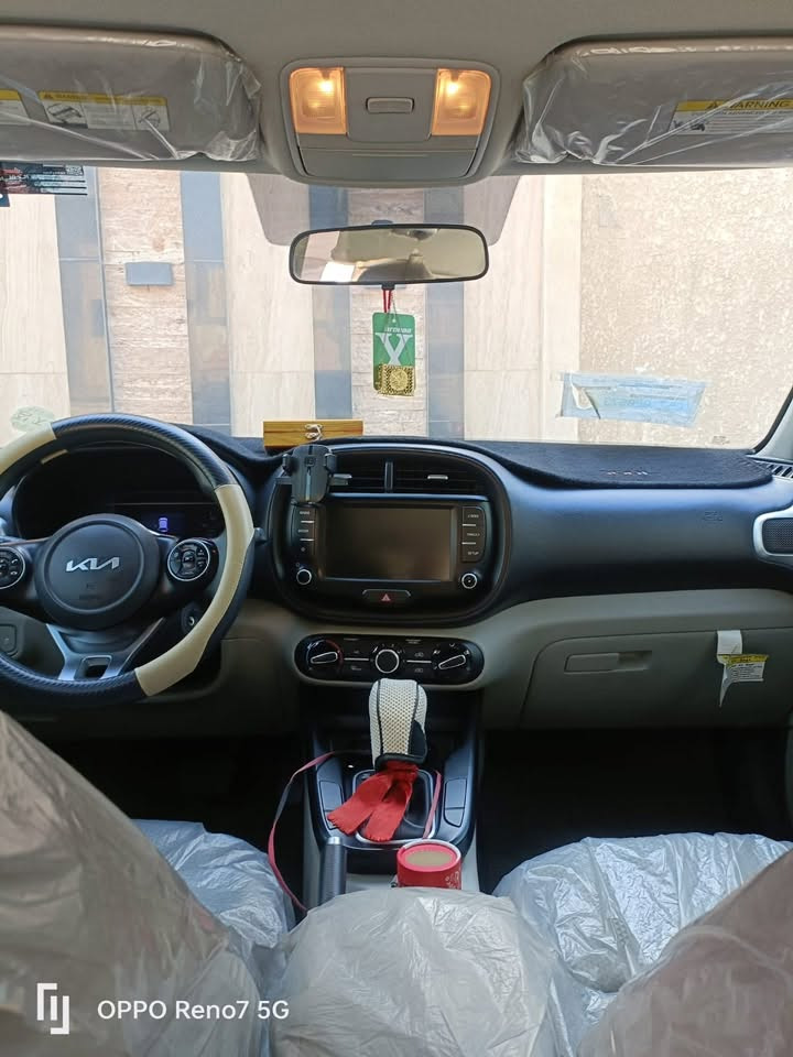 صول موديله22 محرك دوش 
2000 وارد أمريكي 
حادثها جاملغ الأيسر جهة السائق ومبدل بلادي
 الداخل مخمل بيجي المميز 
ولونها برتقالي مشمشي المميز
 شاشة جبيرة لمس تحكم ستيرن تحكم قيادة حساس بريك مانع انزلاق كامرة خلفية ماشية 14الف وقابل للزيادة محرك مكفول سيارة جديدة ونظيفة جدا رقمها بغداد مشروع وطني السنوية باسمي.
السعر١٥٥
مكان سياره بغداد حي جميله
***********

نص مكتوب في الصور:
- OPPO Reno7 5G