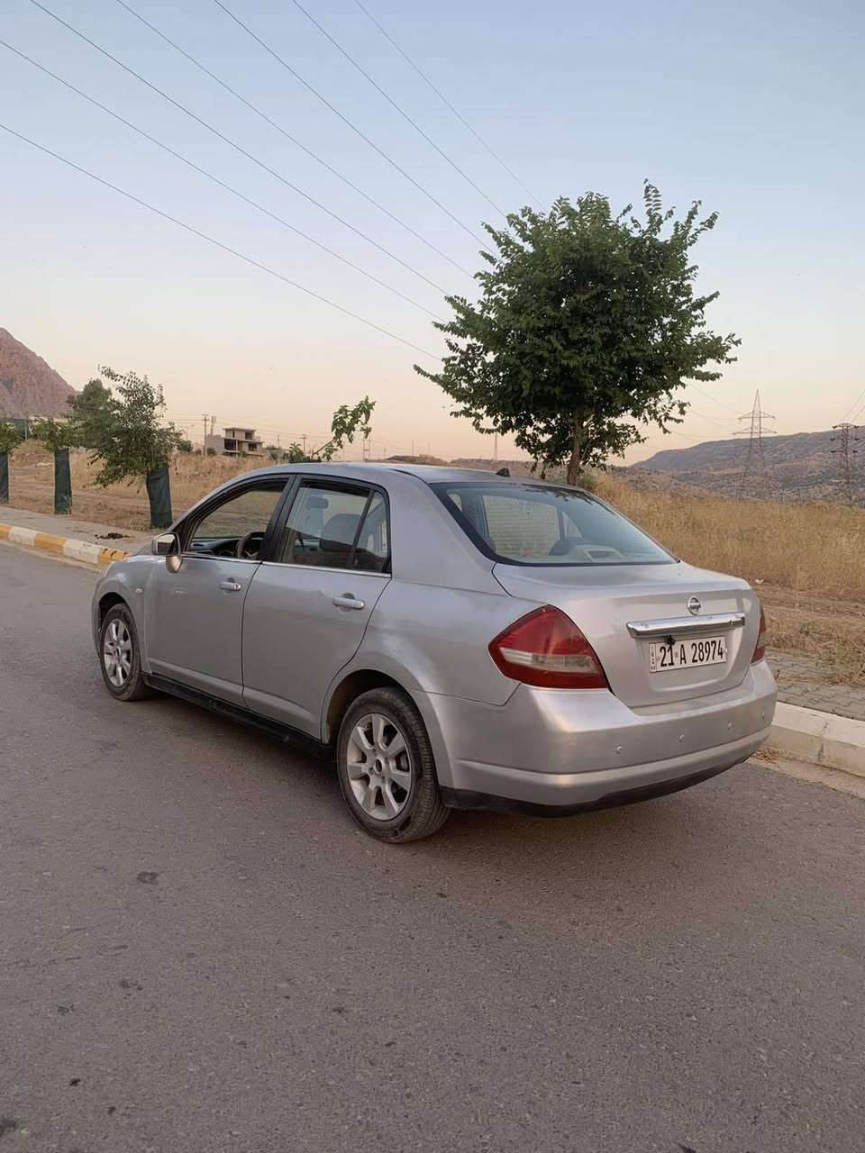 .نیسان تیدا مۆدێل ٢٠٠٩
***********
جام كارەبا ئاوێنە كارەبای 
حاسەو کامێرایە 
بۆیاخ  ٤ پارچە بێ ناو 
سەنەوی و هەزەی  تازەیە
گێڕ و مەكینەو كارەبای و تە برید بەشەرت 
٧٥$ معامەلە 
شوێن دوكان سیاحی 
*********** دخان, السليمانية
