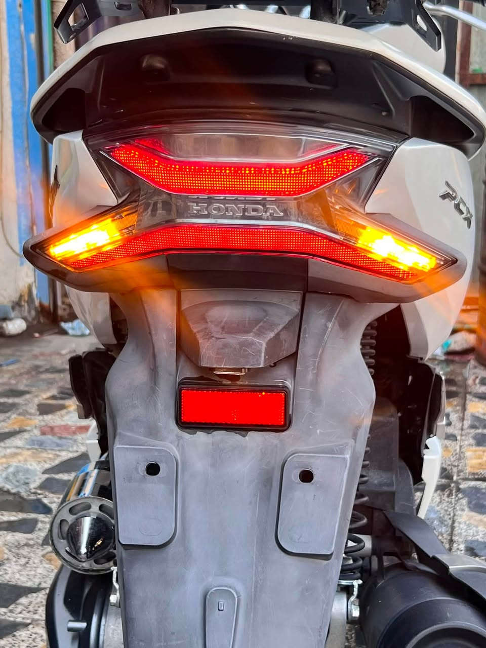 سلام عليكم PCX جيل الثالث يابانيJF هايبرد
الدراجه بحاله الوكاله بعدهة بلزكات الرمبه

ومنفيسهة وكتلوكاتهة موجودات k✅

الدراجه كفاله من التاير للتاير اي نقص مابيه 

وشرط الضمان ✅

مكاني الامين الثانيه 

شراي اتصل ***********
