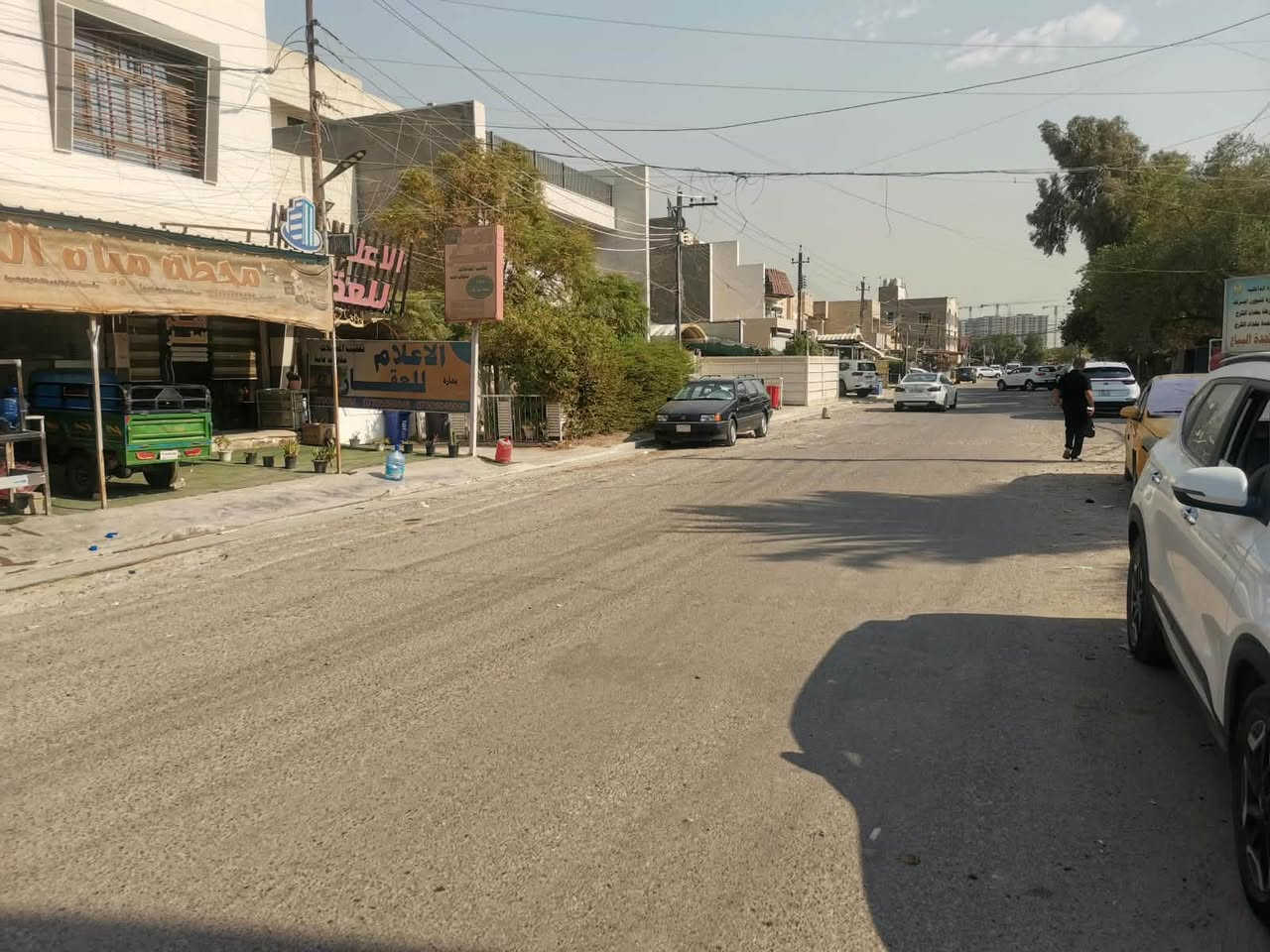 السلام عليكم
 بيت للبيع ١٥٠ متر واجهة ١٠ نزال ١٥ وبيه تشجير امامي وع شارع ٢٠ م شبه تجاري بالإعلام قرب مركز شرطة الإعلام

طابقين بناء حديث الطابق الأول صالة ومطبخ وخدمات وغرفة وهول

والطابق الثاني غرفتين وصاله ومطبخ وخدمات 

اي ستفسار وتساب ***********
