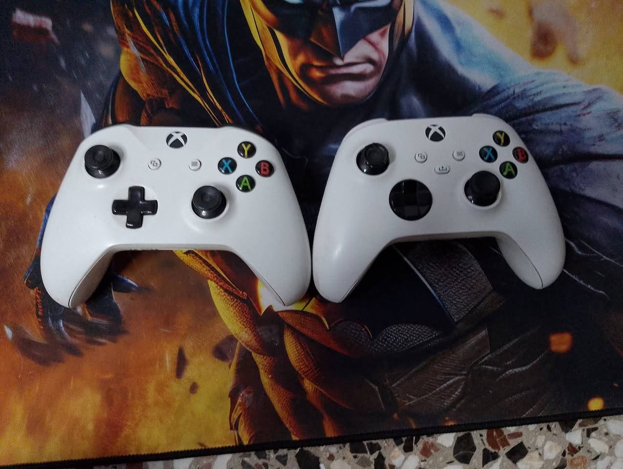 ‏سلام عليكم 
‏جهاز Xbox Series S (لون أبيض) - بحالة ممتازه جدا اصدار 2021
‏مع اشتراك كيم باص 
‏و 140لعبه مملوكه بالجهاز .
يدات تحكم عدد 2 (أصلية) .
‏هارد خارجي 1 تيره (External Hard Drive) إضافي للمساحة والتخزين  .
‏كيبورد ميكانيكي (Machanike K500) مع إضاءة RGB وتصميم مميز (مع الكارتون الخاص به).
‏ماوس ألعاب (R8 Gaming Mouse) مريح وبإضاءة مميزة.
‏سماعة قيمنق (ريدراكون Redragon) مزودة بميكروفون وإضاءة RGB.
‏ماوس باد حجم كبير (Large Mousepad) برسمة شخصية باتمان (Batman) .
‏📌 ملاحظة مهمة:
‏البيع (شلعة وحدة) فقط، مابيع قطع مفرد
‏💰 السعر: 500 ألف .
‏للتواصل والاستفسار يُرجى المراسلة على الخاص أو الاتصال على الرقم: ***********
