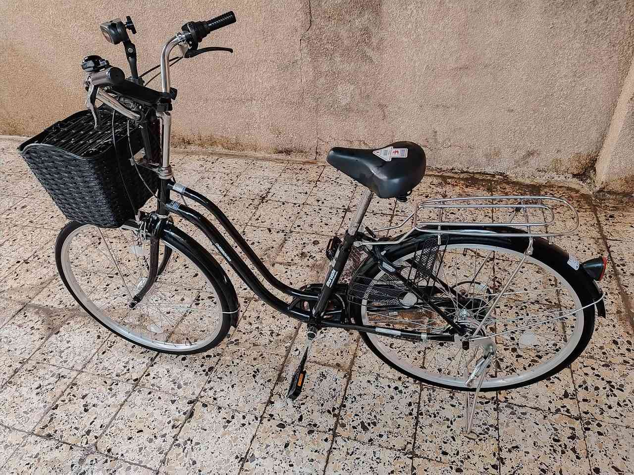 🚲 بايسكل عبد الحليم حجم 26 للبيع
​• كير 6 نمر يعمل بشكل ممتاز ⚙️
• البايسكل بحالة أخو الجديد وبدون أي نواقص ✨
• الموقع: الموصل / حي التأميم - قرب مجسر المعارض 📍
• السعر المطلوب: 150 ألف 💵
. للإستفسار اتصل على الرقم *********** كورك بي واتساب
. *********** آسيا
