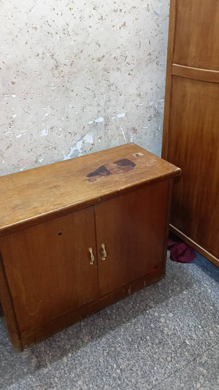 غرفه اخشاب تزكام نظيفه عايز لها بس القفاله مال يبان ست قطع مكان بغداد بكويريش السعر 350 وبيها مجال بسيط*********** استفسار على هذا الرقم واتساب
