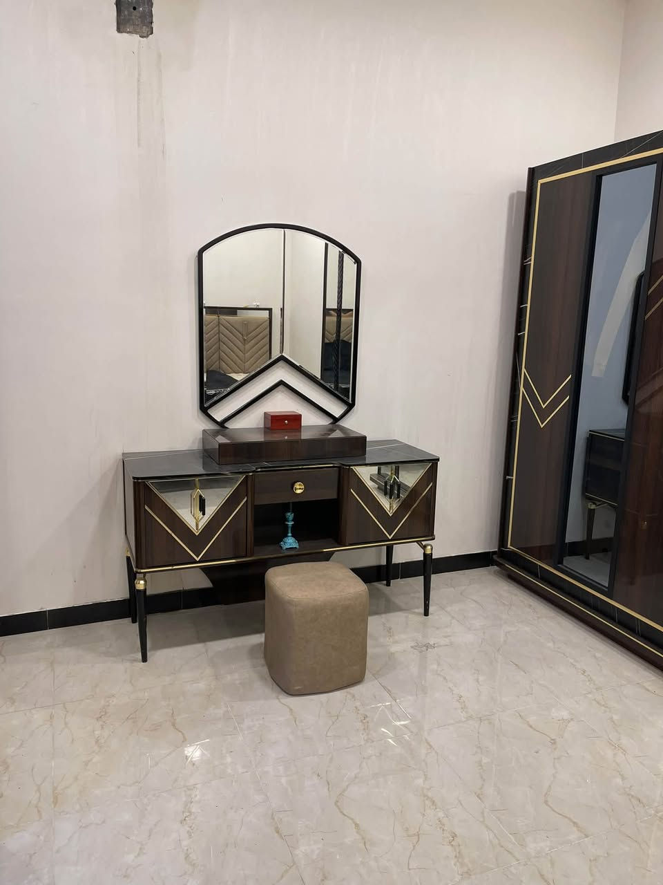 غرفة نوم تركية مودرن ضخمه سعر 950 وبيه مجال بغداد حي الجهاد ‭***********
