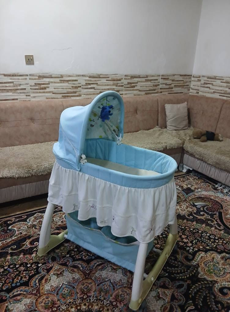 جۆلانێی مناڵان ئەوروپیە مارکەی mamalove زۆر تازە و بێعەیبە، ڕائەژەندرێ ، تایەی لەژێرایە بۆ گواستنەوە زۆر ئاسانە، لێەکرێتەوە و ئەتوانی لەعەرزا بەجیا کاریکۆتەکە بەکاربهێنی زۆر تۆکمەو مەزبوت و بێعەیبە ، کەپری پێوەیەو دۆشەکی تیایە 
خۆی زۆری پێدراوە سعری ئێستای زۆر گونجاوە قفڵی 35 هەزارە بێ معامەلە
سلێمانی ، گەیاندن هەیە*********** السليمانية, العراق

