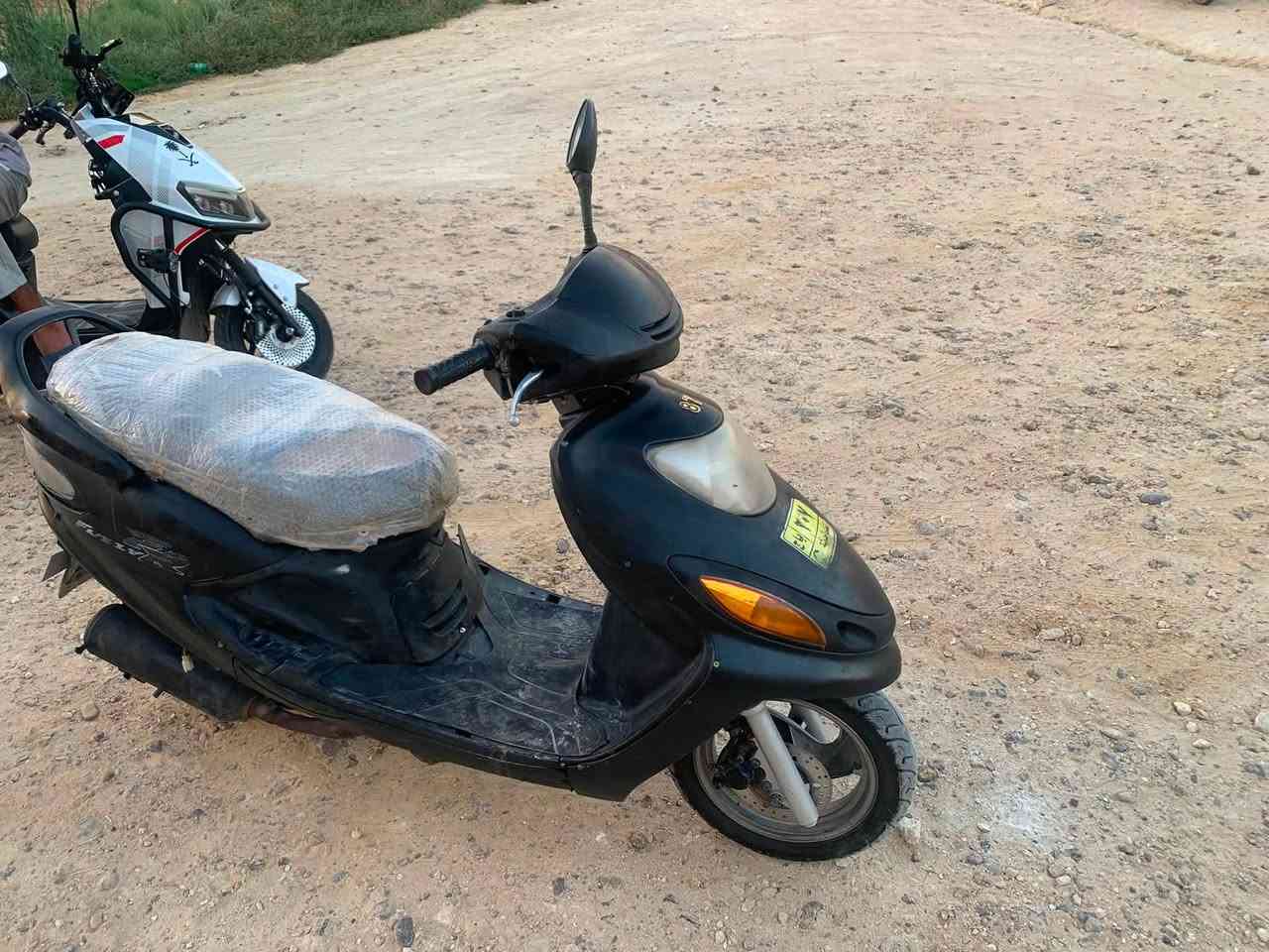 سلام عليكم 
للبيع موطور : دولفيـن
لون : اسود 
تايرات بدلتهن قبل كم يوم جدد
سرعه :140 
نشاط فول نضافه كدام العين
مرايه ثانيه موجوده 
خاص مفتوح : *********** واتس فقط
السعر مناسب : 200
