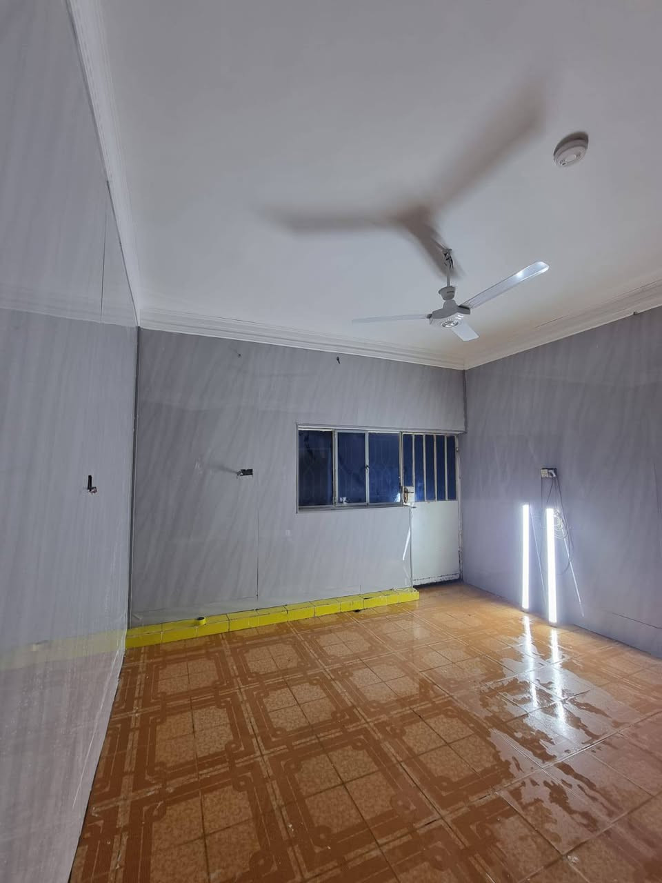 🔥 شغل جديد… فرق واضح بالنتيجة! 🔥

✨ تم تنفيذ تغليف السيراميك بمادة بديل الرخام مع إضافة ديكور بديل الخشب لإطلالة عصرية وفخمة.

✅ تصميم أنيق
✅ تشطيب مرتب ودقيق
✅ تغيير كامل للشكل بدون تكسير السيراميك

🏠 خلّي مساحتك بشكل جديد… وخلي التفاصيل علينا.

🎨 حسن علي صكار للصبغ والديكورات
📞 ***********
