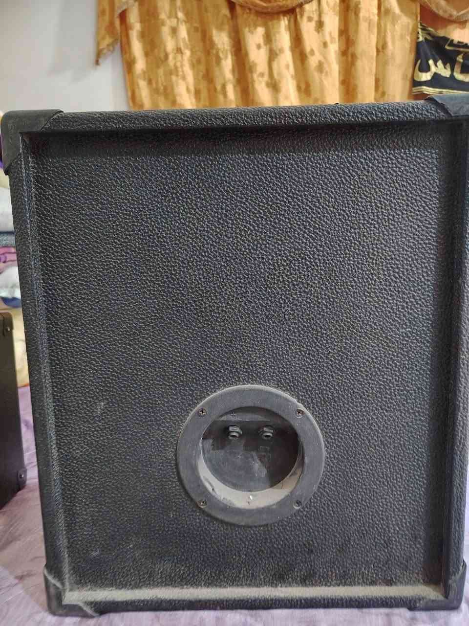 هذا *ميكسر صوت بور SENPRINI EMX 2880 USB* 👇
جهاز مشغل نضيف واستخدام قليل. 
ملحقاته سماعات عدد ثنين نضيفات. 
لاقط واير نضيف واستخدام قليل. 
وايرات توصيل عدد ثنين 
سعرهن الكامل 750 وبيهن مجال قليل
مكاني البصره ابو الخصيب 
للأستفسار 👇
***********
