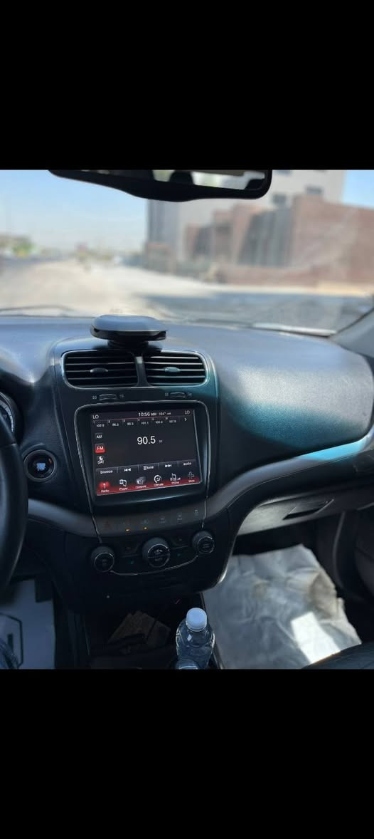 السلام عليكم *********** 
دوج جورني ٢٠١٨ محرك ٤ سلندر ٣ قطع تبريد ورقم بغداد الإنكليزي سنويه لل٢٠٣٠  ٧ راكب جلد وشاشه جبيره بيها قطعتين صبغ جاملغ السايق وجزء من البنيد سعرها ١٢٢ ورقه
