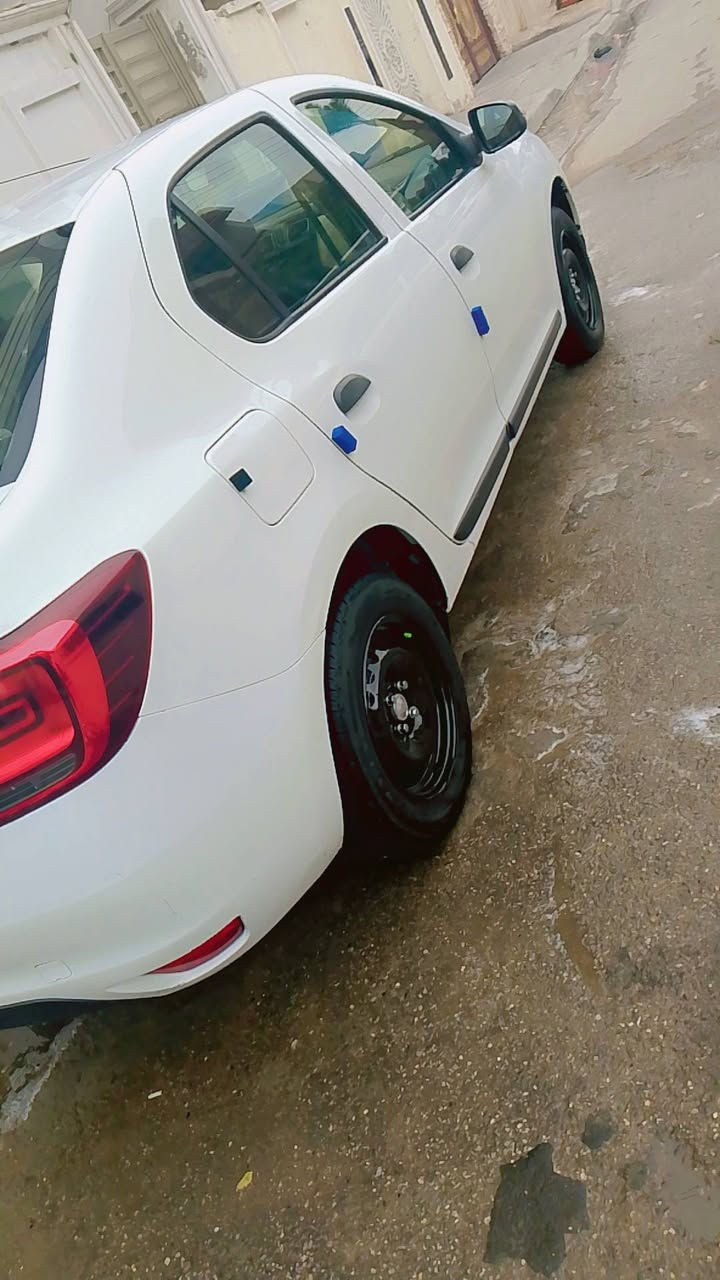 🚗 للبيع في بغداد: رينو سيمبل 
المواصفات الرئيسية:
 الموديل: 2018 
 الفئة (Trim): PE  
 محرك: 1.6 لتر، 4 سلندر، بنزين  
 ناقل الحركة: أوتوماتيك  
 الممشى: 83 كم  
 المواصفات: أوروبية  
  
 فرش المقاعد: جلد  
 عدد المقاعد: 5 مقاعد  
 اللوحة: بغداد، خصوصي  باسمي
 تبديل قبق جنطة فقط بدون حادث 

سيارة رينو سيمبل موديل 2018 بحالة ممتازة جداً، لون ابيض السعر 67 $
📞 للإستفسار والتواصل:

يرجى الاتصال على الرقم: *********** بي واتساب ‏‪***********‬‏
