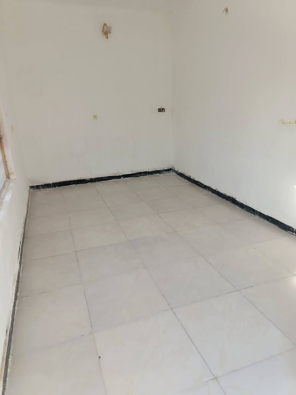 سلام عليكم بيت ديوانية التقية الثالثة قرب جسر نجف بنزلة الكرينات سعر 38 نهاية بيع مستعجل زراعي سند 25 تصال على رقم تليفون ***********
