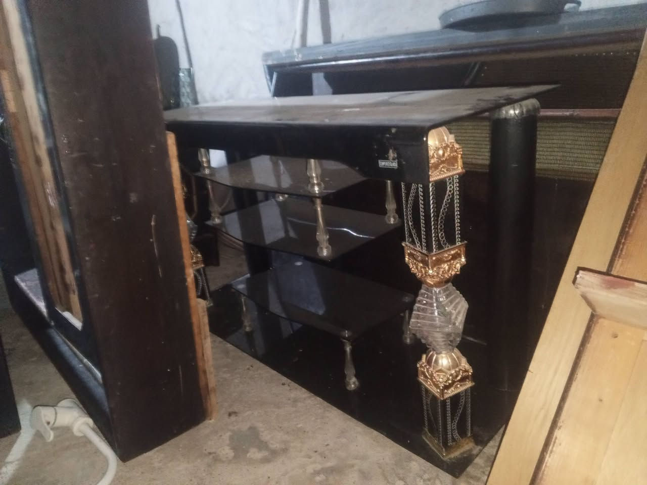 مقطورات ام ال1000لتر عدد ثنين ومغاسل ثنين نضيفات ميز يلازمه نضيف شراي تصل او واتساب ***********
