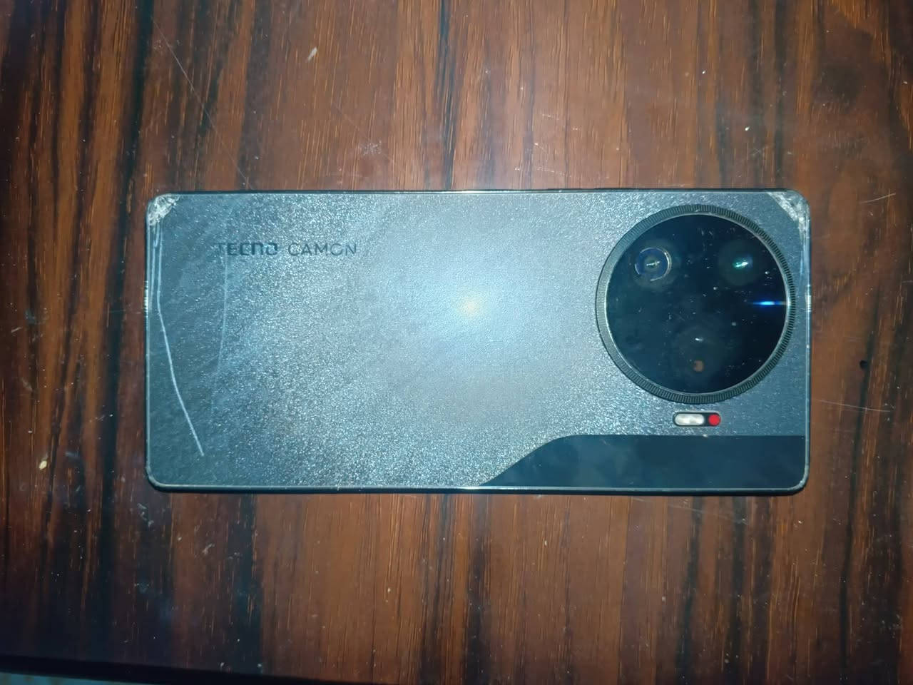 Tecno Camon 30 pro 5G
للبيع ب 265 وبي مجال حك جيتك او للمراوس بجيتي 20 برو
العيوب: فقط بيه فطر كلش بسيط بالكلاس الخارجي مامأثر ابد على الشاشة وبيه فطرين بالظهر ابد مامأثر على اداء الجهاز 
والجهاز لامتوح ولاداخل صيانة ابد
مكاني موصل حي الشرطة
جهاز بدون ملحقات فقط كفر وشاحنة انفنكس 45 واط
***********
