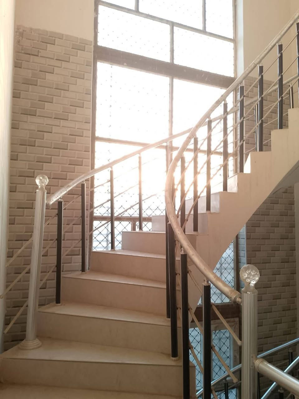 بيت طابو صرف طابقين ركن للبيع  بشارع التجاري بمساحه ١٠٠م عرض ٨م نزال ١٢م التفاصيل موجوده بالصور مكتب النائلي للعقار الشارع التجاري مقابيل مول سيد كريم دكنه ***********
