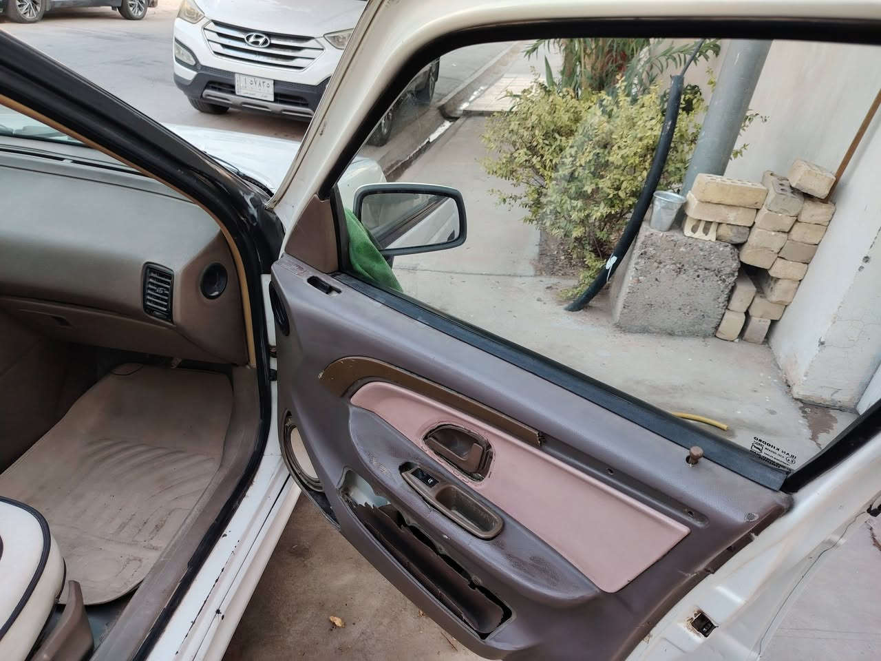 السلام عليكم
بيجو 405 لميس موديل 2012 جاهزه سياره اكفلك مكينه كير حداديه تخم تاير وباتري رقم بغداد داخله هزه مشروع وطني
سنويه ل29 راعيها هنا بالنجف يريد مداور كهربائيات كلها شغاله مابيها اي نقص
تبريد ثلج ❄️ شرط. 
بيهه الجاملغ الخلفي خلف السائق مصبوغ غيره مابيهه ضربه داخليه شرط شواصي لغود براكيتات سياره حلوه مرتبه ماعيزه برغي يشهد الله 
مكاني نجف قرية الغدير ٢
رقم صاحب السياره *********** لاستفسار موجود بي وتساب
السعر ٣٣ وبيهه مجال بسيط
