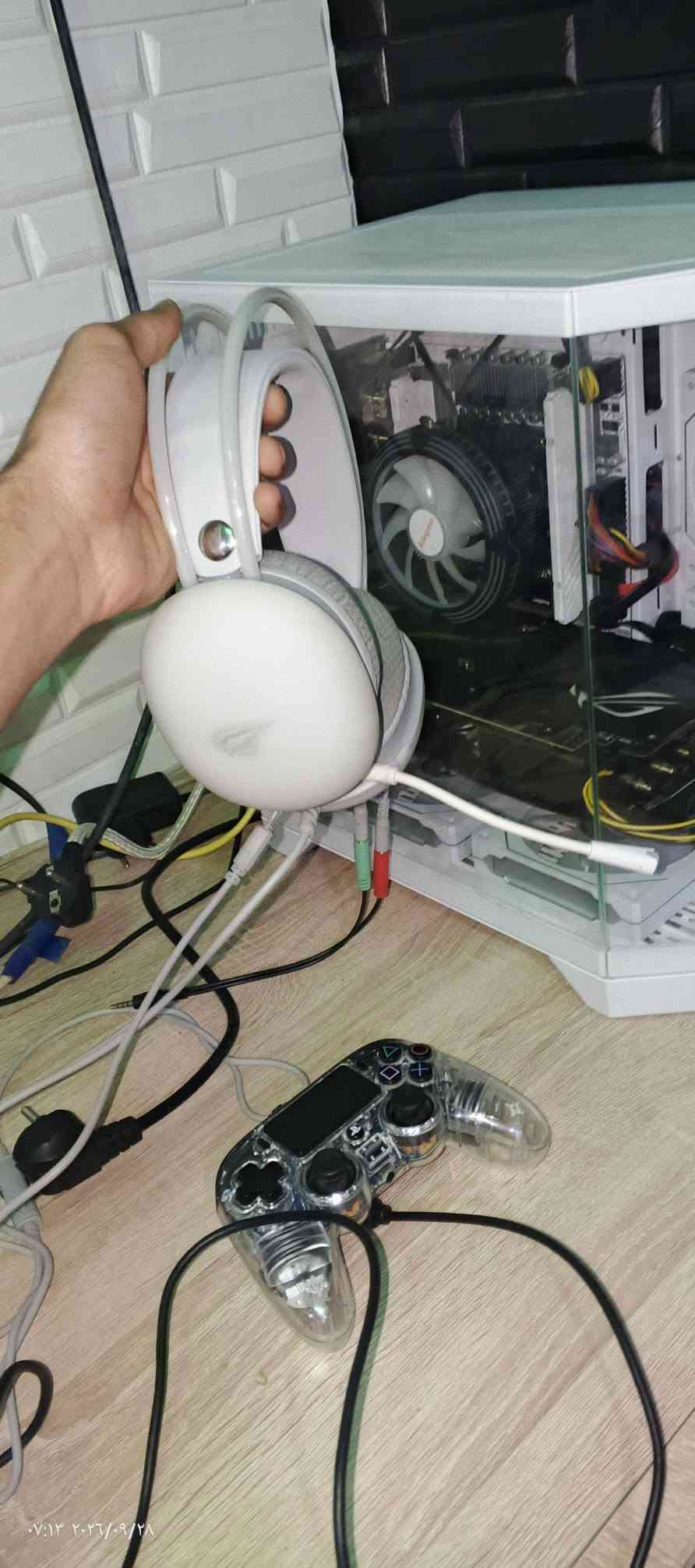 Pc/حاسبة للبيع
***********
سلام عليكم سعرها 575 وبخدمة الشراي 
موصفات بل صورة موجودة 
كرت شاشة rx 580 من من ريدون او روج 
مذر بورد x99 ddr 4 
رامات 16 ddr 4 
معالج E5-2680 
بور سبلاي 700w ارجيبي 
مبرد هوائي ارجيبي 
ماوس وكيبورد مرتبات وايرلس او شحن
شاشة حجم 27انج 75هرتز 
سماعة رئس ارجيبي مايك مرتبة 
جويستك تجاري 
موس باد ارجيبي 
+ هدية وياهن للي ما يتعبني+ مستخدمه يمكن،3اشهر او اقل

نص مكتوب في الصور:
- ٠٧:١٢ ٢٠٢٦/٠٩/٢٨
- ٠٧:١٣ ٢٠٢٦/٠٩/٢٨
- هذا الكمبيوتر الشخصي
- عرض
- فرز
- جديد
- الأجهزة ومحركات الأقراص
- القُرص المحلي (C:)
- 11.2 غيغابايت حرة من 238 غيغابايت
- وحدة تخزين جديدة (D:)
- 55.5 غيغابايت حرة من 232 غيغابايت
- الرئيسية
- المعرض
- kskos - شخصي
- سطح المكتب
- التنزيلات
- المستندات
- الصور
- الموسيقى
- ملفات الفيديو
- ٢٠٢٦/٠٩/٢٨ ٠٧:١٧
- kskos Broadw jpio413r292g@outlook.co النظام ، حول العثور على إعداد المعالج Intel(R) Xeon(R) CPU E5-2680 v4 @ 2.40GHz 2.40 GHz ذاكرة RAM المثبتة ١٦ غيغابايت السرعة ٢١٣٣ ميغا هرتز بطاقة الرسومات ٨ GB Radeon RX 580 Series مساحة التخزين ٤٧١ GB تم استخدام ٤٠٦ GB من ٤٧١ GB DESKTOP-U82FA8F X99 PR9-H إعادة تسمية هذا الكمبيوتر نسخ معلومات الجهاز اسم الجهاز DESKTOP-U82FA8F المعالج Intel(R) Xeon(R) CPU E5-2680 v4 @ 2.40GHz (2.40 GHz) ذاكرة RAM المثبتة ١٦ غيغابايت بطاقة الرسومات Radeon RX 580 Series (8 غيغابايت) مساحة التخزين تم استخدام ٤٠٦ GB من ٤٧١ GB معرف الجهاز 935DF199-2E63-4CCF-B064-AB9942991999 معرف المنتج 00391-70000-00000-AA882 نوع النظام نظام تشغيل بإصدار ٦٤ بت ومعالج يستند إلى x64 القلم واللمس لا يتوفر إدخال باللمس أو بالقلم لجهاز العرض هذا ارتباطات ذات صلة المجال أو قاعدة المعارف حماية النظام إعدادات النظام المتقدمة الرئيسية ف Bluetooth مكة والإنترنت اء طابع شخصي ابيققات سات لغة الوقت لعاب مكانية الوصول الخصوصية والأمان Windows Update ٢٠٢٦/٠٩/٢٨ ٠٧:١٦