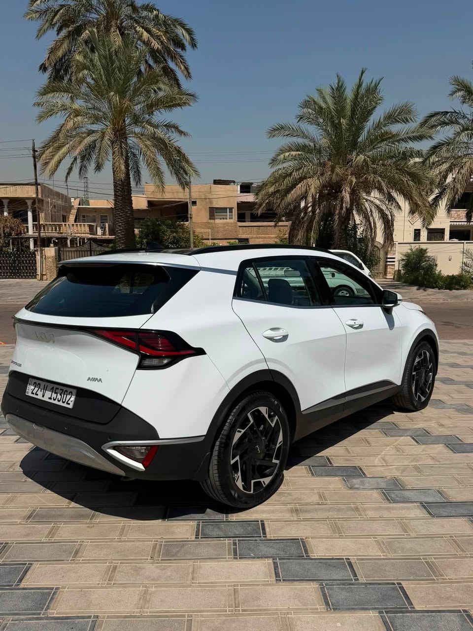 السلام عليكم
كيا سبورتج 2025 رقم اربيل شرط التحويل 
 ماشيه 31.000 كيلو متر 
فول موصفات 
بنوراما 
بصمة 
كشنات جلد لون بيجي 
كشنات تدفئة و تبريد 
ستيرن تدفئة 
ويل حجم 19
مري شفط اعلى موصفات 
بيها بارد بالجاملغ الايمن شبر  و بي تكحيل بسيط 
السعر 225$ وبيها مجال بسيط 
بغداد حي الجامعه 
***********
