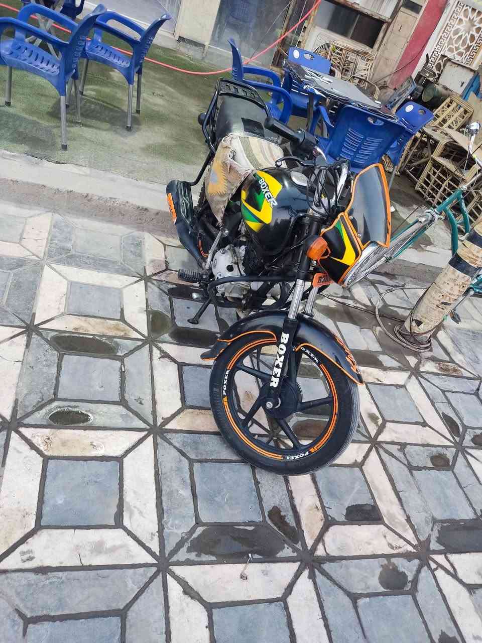 دراجه بوكسر موديل ٢١ أصولي شرط الترقيم اومكمركه كفاله عامه المكينه اول فتحه اله تجفيت كله اصلي معرض الشمسس اووصلهن موجود اوكابريته شركه وكلجات شركه بدلتهن جدد السعر 1200لاتصال على الرقم ***********
