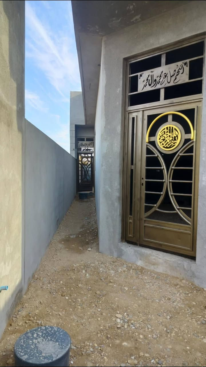 السلام عليكم
بيت ١٢٥ متر/ بحواس 
كامل مي ومجاري وكهرباء ولبخ 
شارع ١٠ متر 
مسجل بالبلدية
#مكلف بالنشر
للاستفسار/ ***********
