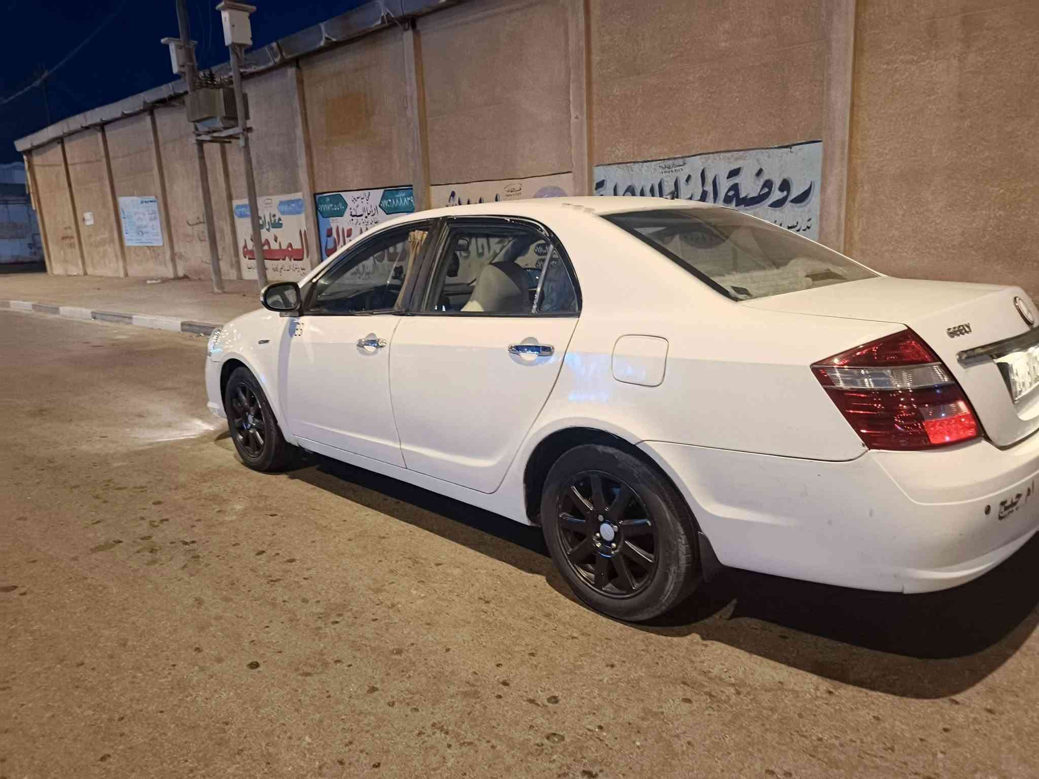 السلام عليكم سياره جيلي موبل للبيع مديل ١٢ مكينه وكير وحداديه وتخم تاير كفاله تبريد ثلج رقم انكليزي سنويه٣٠ كهربائيات شغاله لايت زنون كامره دواخل جديده بيهه مكانات صبغ  السعر ٣٨ بيه مجال بسيط العنوان البصره لقبله رقم الهاتف ***********
