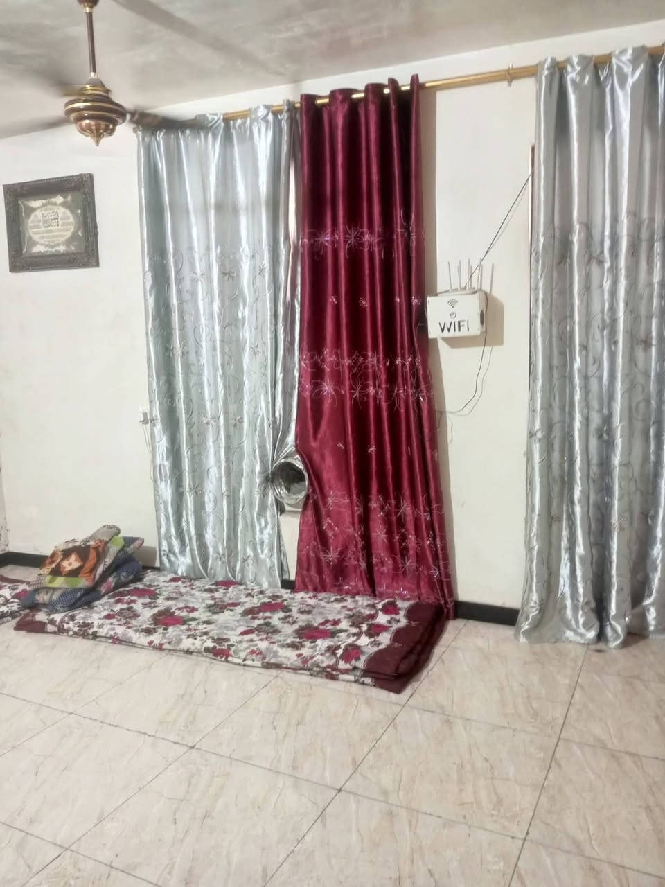 مشتمل ٥٠متر ثلاث طوابق ثلاث غرف نوم كامل خدمات ماء كهرباء مجاري تبليط مكان سويب زراعي ارض حجي عماد العامري سعر ٥٠مليون بي مجال بسيط الإتصال ***********
