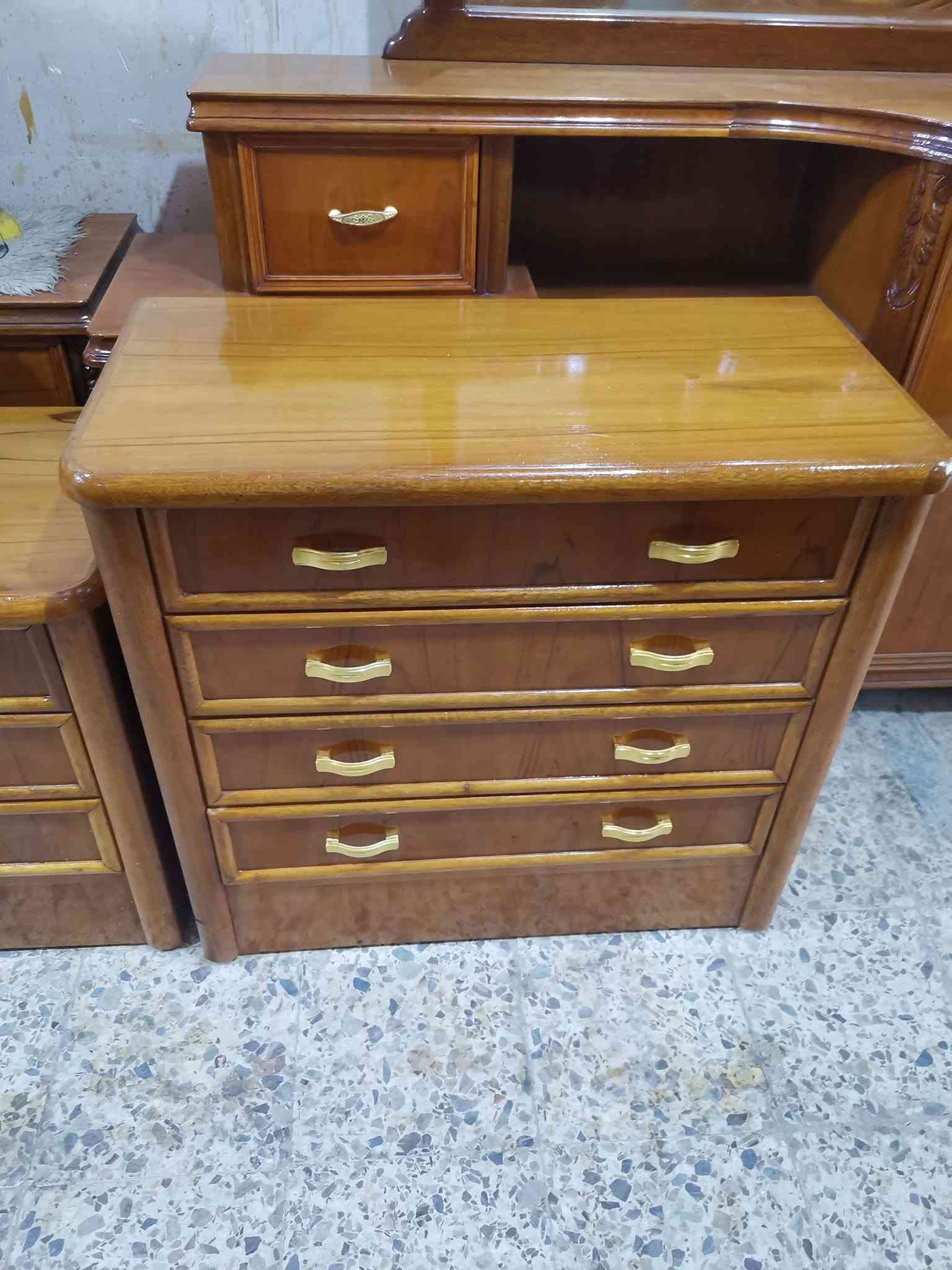 السلام عليكم
نجاره عراقيه فخمه شغل ثقيل جدا جدا ٦ وملحق صاج داخل وخارج مستعمل اخو الجديد الغرفه كله دنك جاوي ولف الابواب ايظا جاوي القاعده ابلوك صاج
للحجز والتواصل علئ الهاتف او واتساب ***********
يوجد توصيل جميع المحافظات
العنوان بغداد السيديه حي الاعلام شارع قطر الندئ
