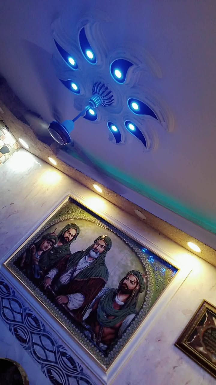 بيت المساحه ١٠٠ م شارع محمد الصافي زراعي يحتوي على استقبال وصاله وغرفه نوم ومنور داخلي  وصحيات خارجيه
وداخليه  والطابق الثاني يحتوي على صاله وغرفه  وصحيات سويت كامل البيت بناء جديد السعر130وبيه مجال  للأستفسار واتس اب على الرقم ***********
ا
