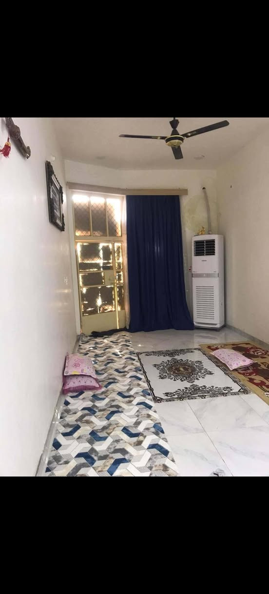 بيت للبيع 🏘 بناء حديث📍حر ممطلوب 
حي الزهراء خلف مظيف الرواجح مساحته 100م واجه 6.5
ونزال 15
يحتوي البيت 
✨غرفه نوم 
✨مطبخ 
✨وصاله 
✨وستقبال 
✨صاله مفتوحه ع الاستقبال 
✨صحيات داخليه غريبه 🚽
✨صحيات خارجيه شرقيه 🚽
✨بيتونه 
✨نظام كهرباء ومي ومجاري درجه اولى
✨مكان للقناني والماطور مخفي 
اي استفسار 
خاص مفتوح
***********

