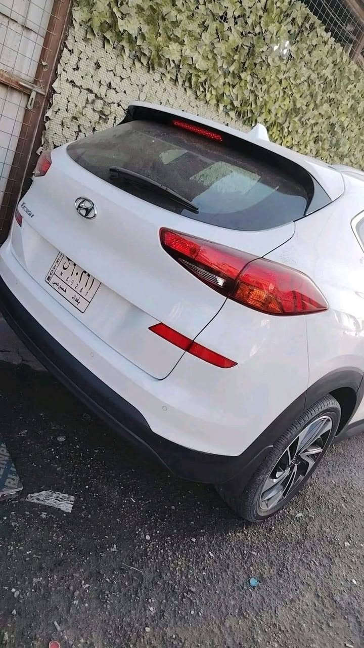 سياره جديده على وضع الشركه ( سعر مناسب مال بيع )
توسان 2020 جيكي 
سياره جديده لوك 
ماشيه 54 الف 
فول مواصفات عده فتحه 
كشنات كهرباء
مري شفط
حساسات
السياره فول الفول 
مكان السيارة بغداد 
للاستفسار ***********
