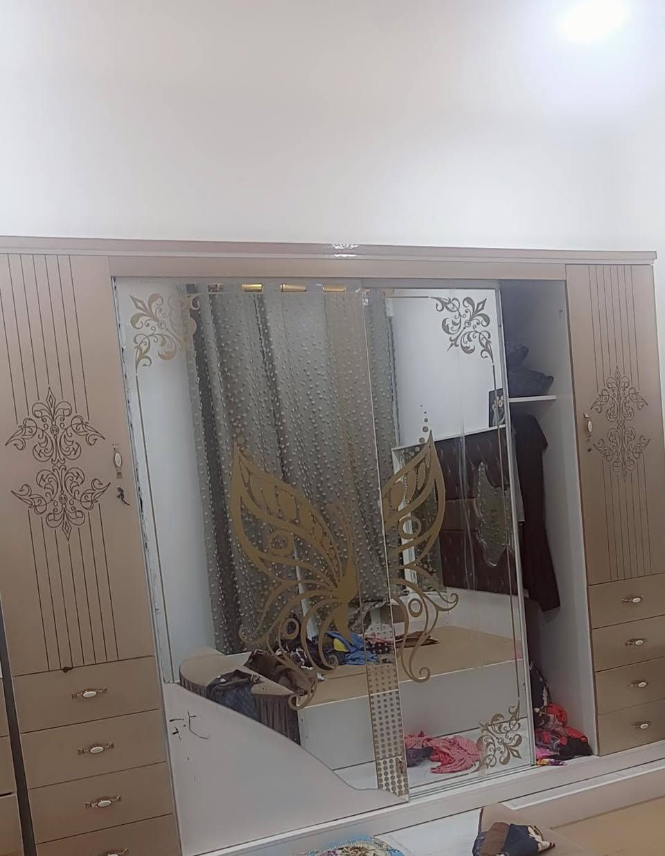 غرفه نوم للبيع تركي 
جديده مكاني زين القوس 
سعر 500. ***********
